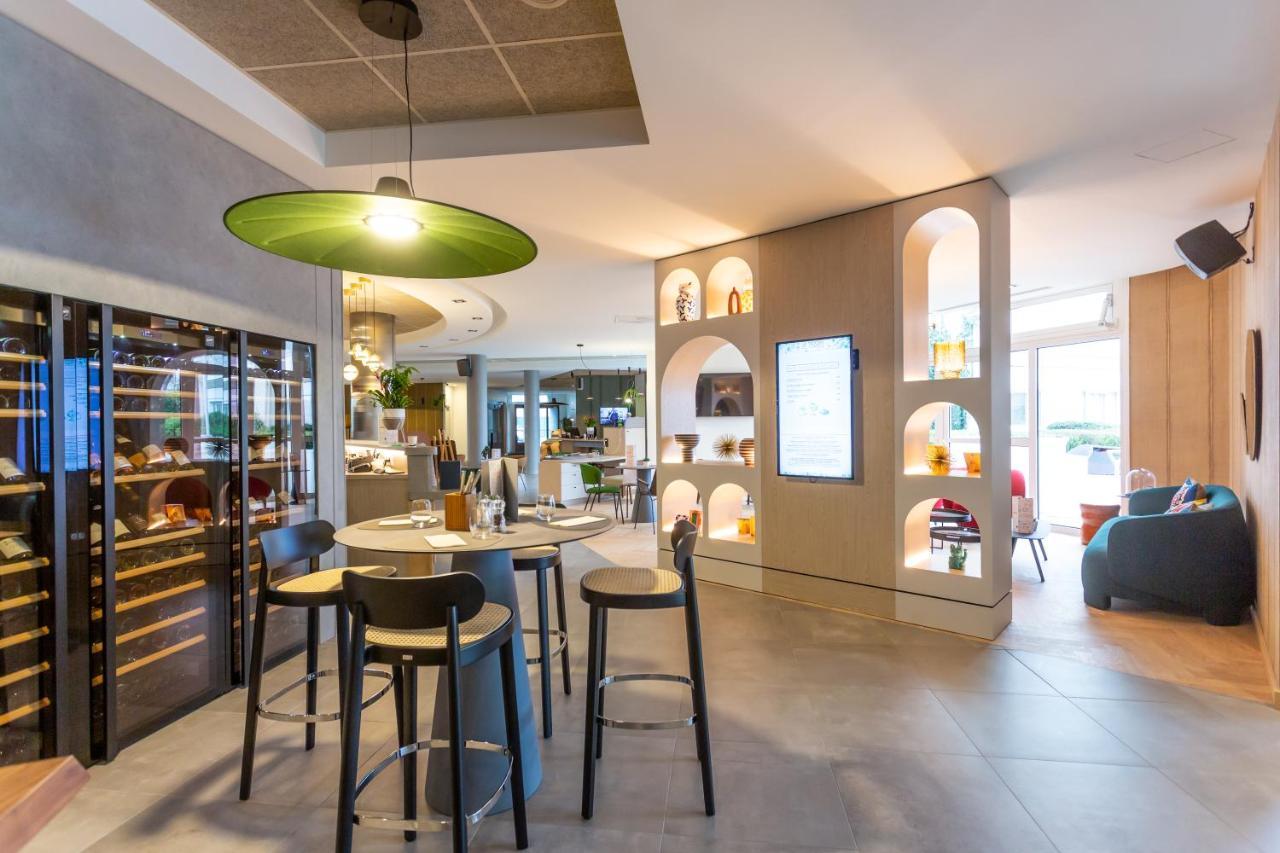 Novotel Bourges Esterno foto