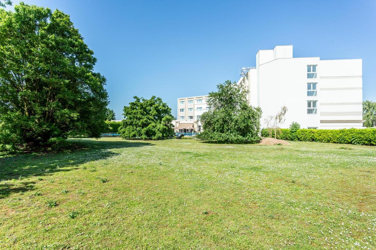 Novotel Bourges Esterno foto