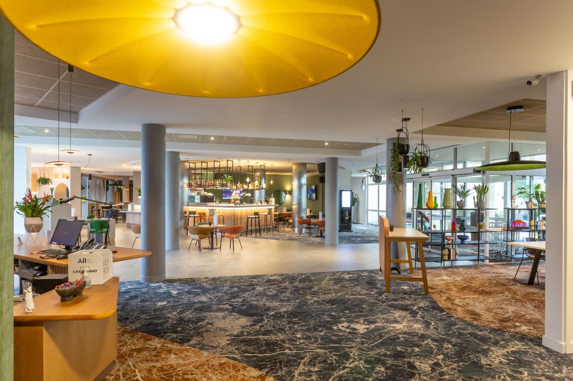 Novotel Bourges Esterno foto