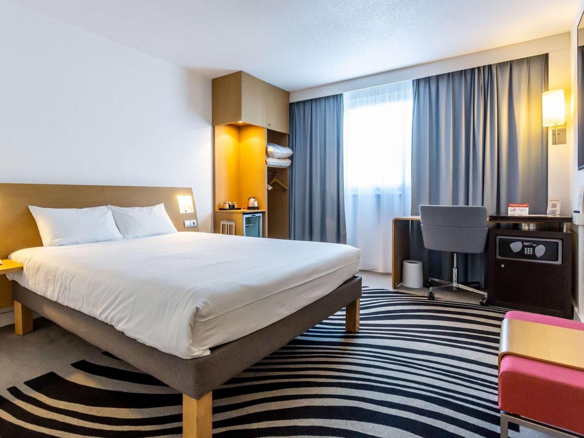 Novotel Bourges Esterno foto